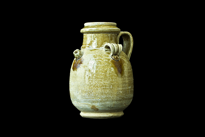 16. 唐寿州窑黄釉褐斑执壶Tang (618-907) Yellow Glazed with Brown